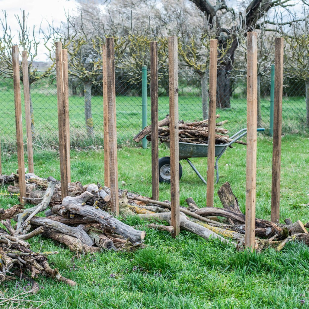 How To Build A Dead Hedge - Patient Gardener